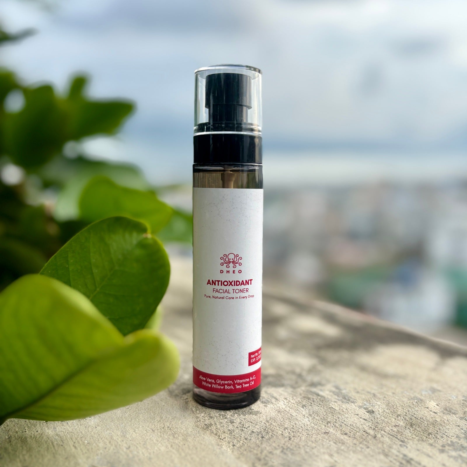Your Daily Dose of Antioxidants
Packed with skin-loving ingredients like white willow bark and tea tree oil, this toner helps refine pores, control oil, and fight early signs of aging—perfect for all skin types needing a fresh, healthy boost.