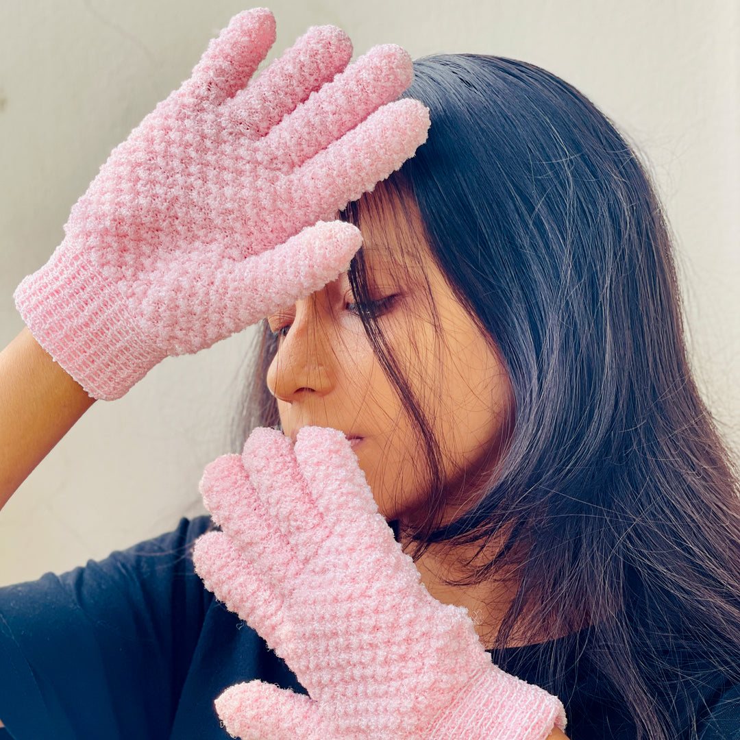 Gently buff away dead skin with our nylon exfoliating gloves. Use in the shower with circular motions for smoother, radiant skin.