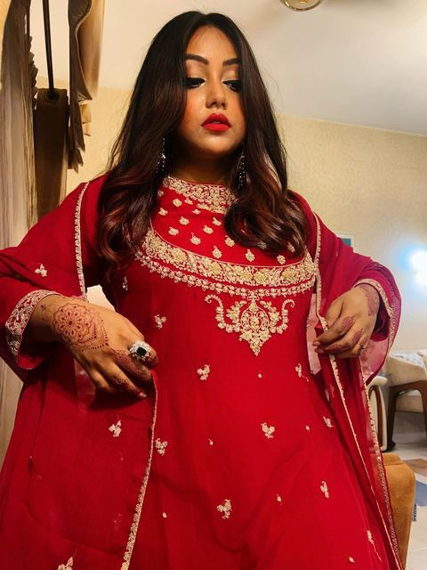 Instant henna, lasting impression.
Perfect for parties, photos, and everyday flair.