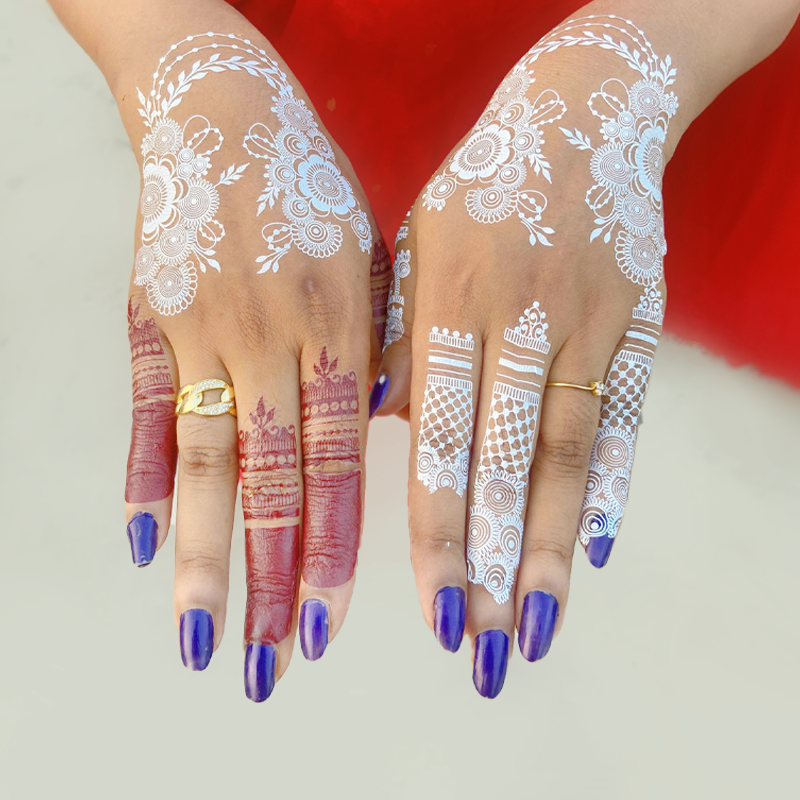 Gorgeous henna in under a minute.
Skin-safe and easy to remove.
