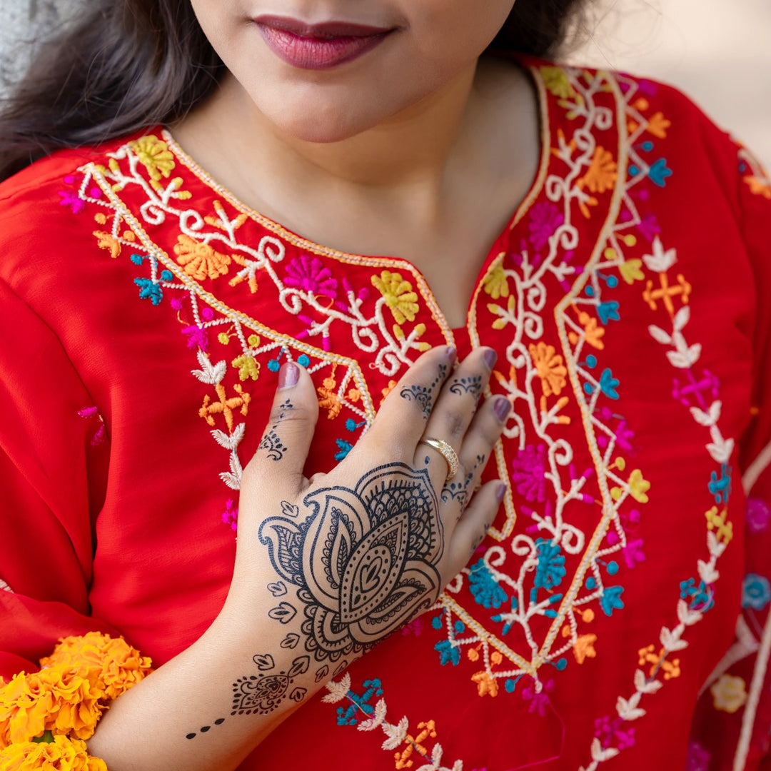 Peel, apply, and enjoy your henna look.
No drying time, no skill required.