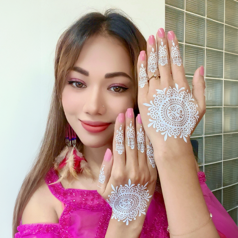 No mess, no wait—just henna.Apply and glow instantly.
