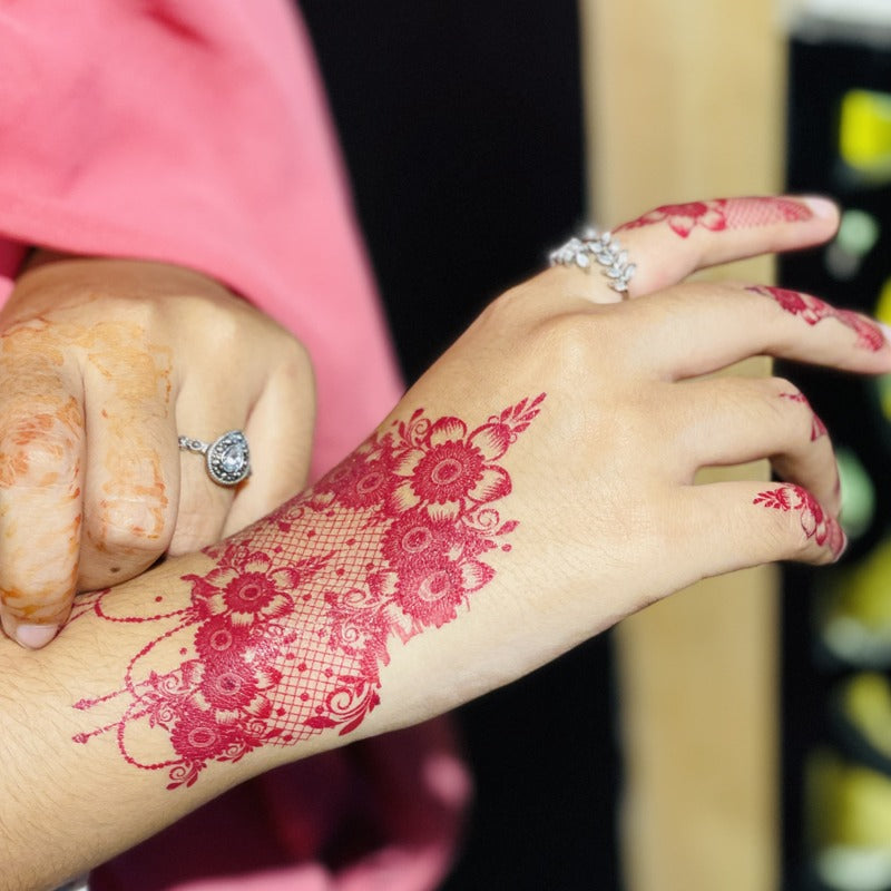 Achieve traditional mehndi-style designs at home in under a minute—just peel, stick, and dampen.