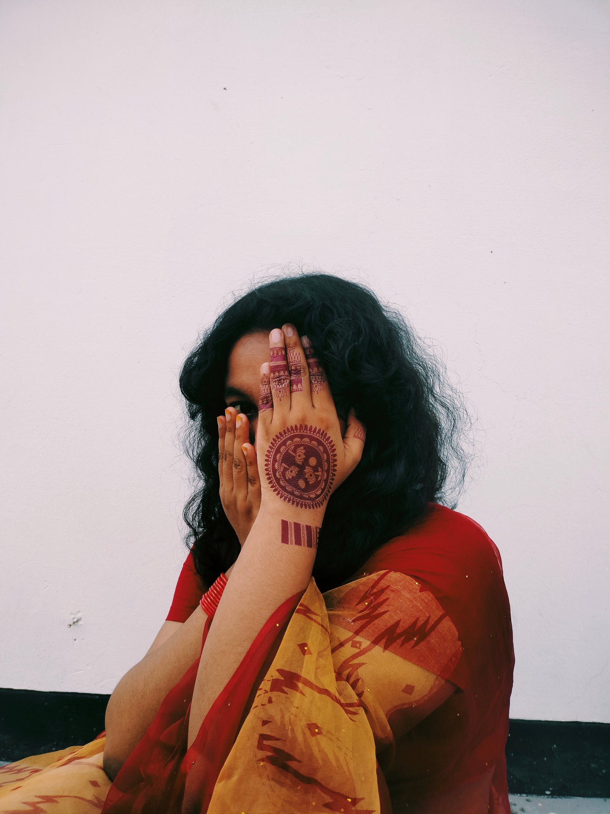 Fake it like the real thing—henna tattoos that look authentic and last days.