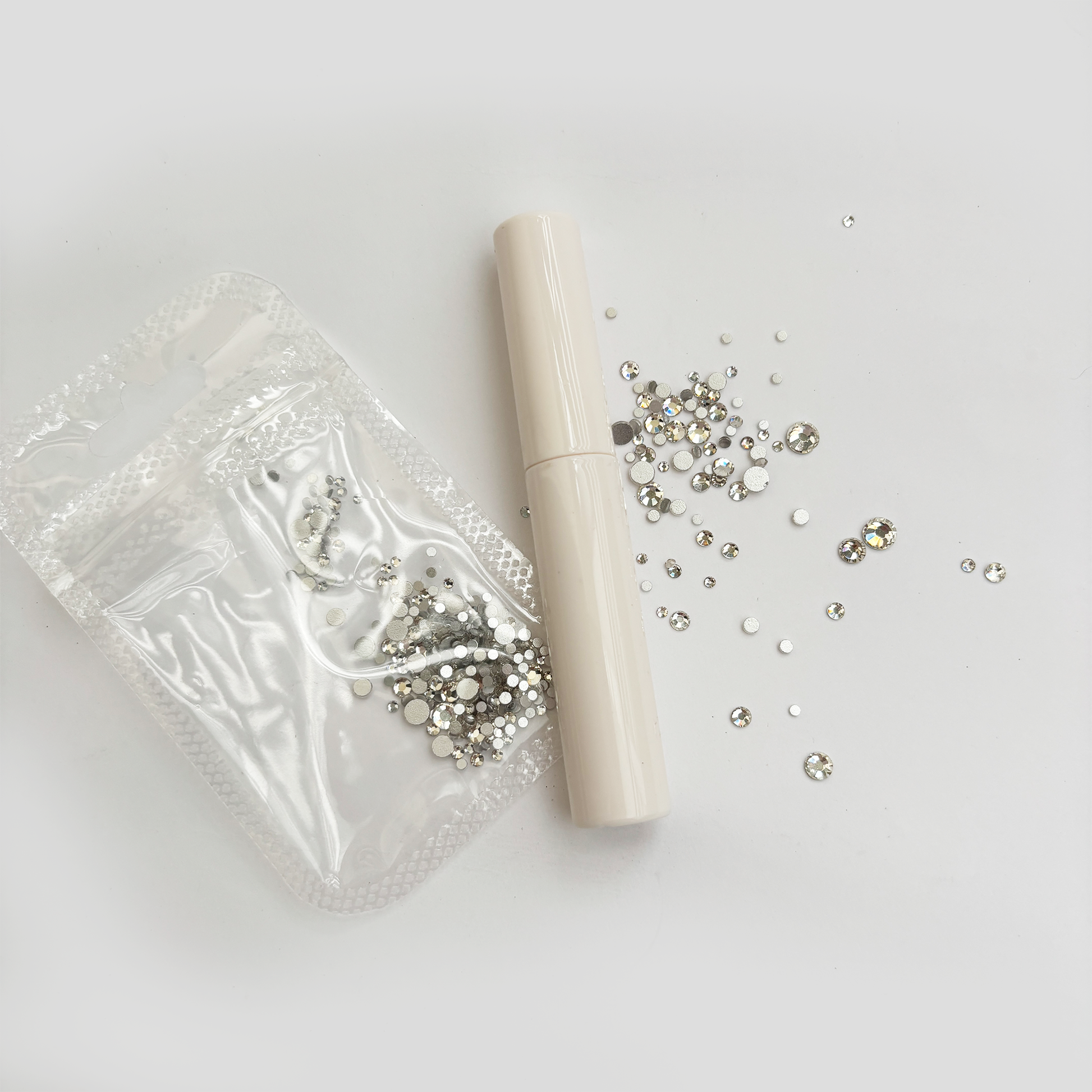 ake your mehndi or body art to the next level with Crystal n’ Glue. This set includes shimmering rhinestones and strong, skin-safe glue to give your designs a bold, long-lasting, glamorous finish