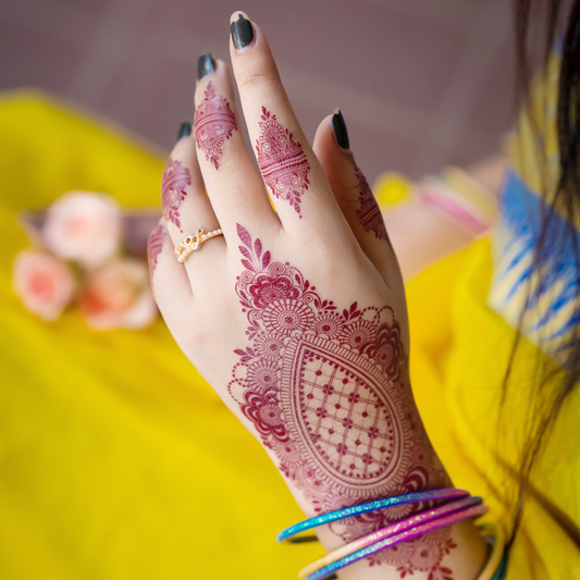 Apply, press, peel, and glow! Get instant henna-style body art in just seconds.