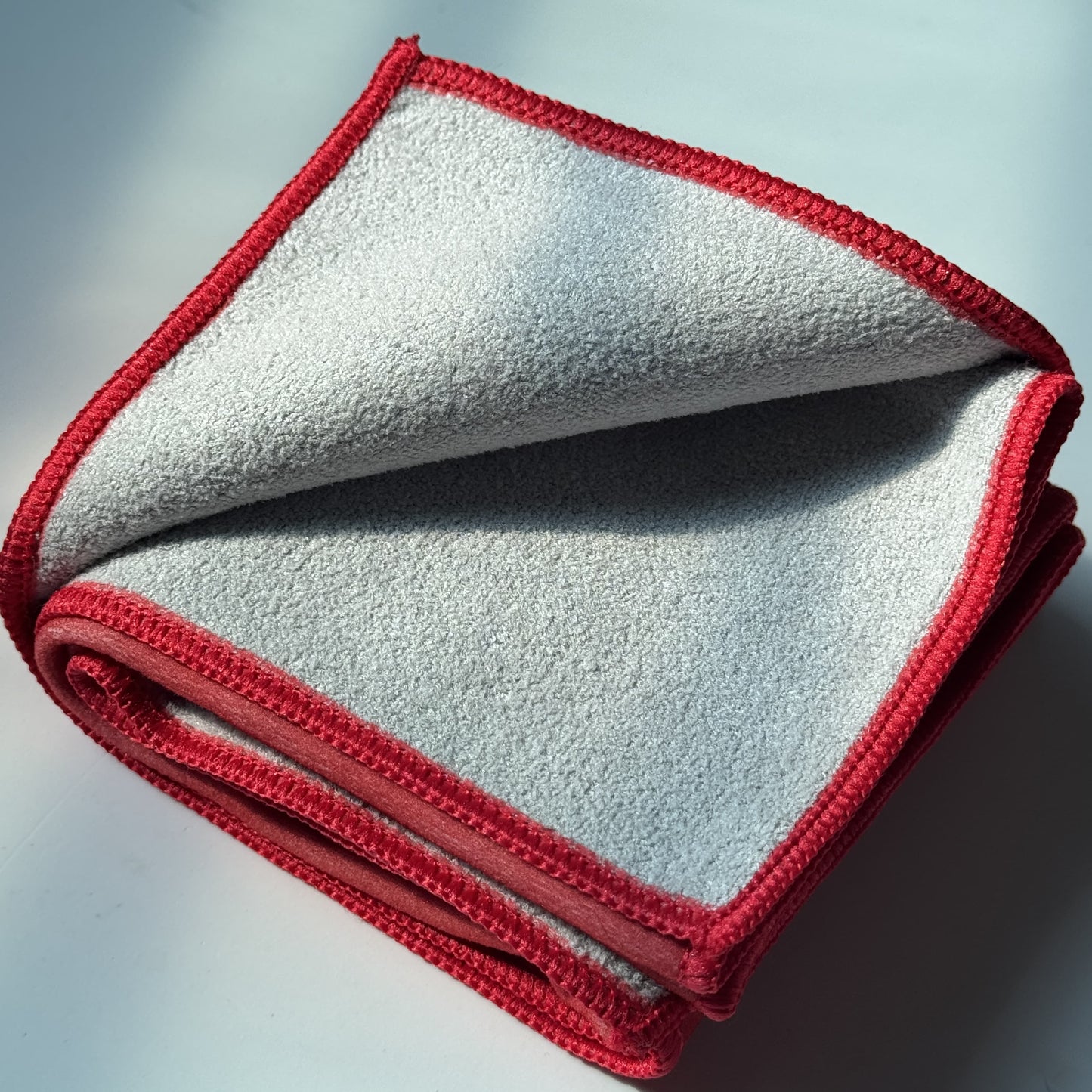 Revolutionary DHEO Magic Bag – multipurpose self-adhesive cloth for secure storage. Perfect for makeup, accessories, and travel with anti-dust protection.