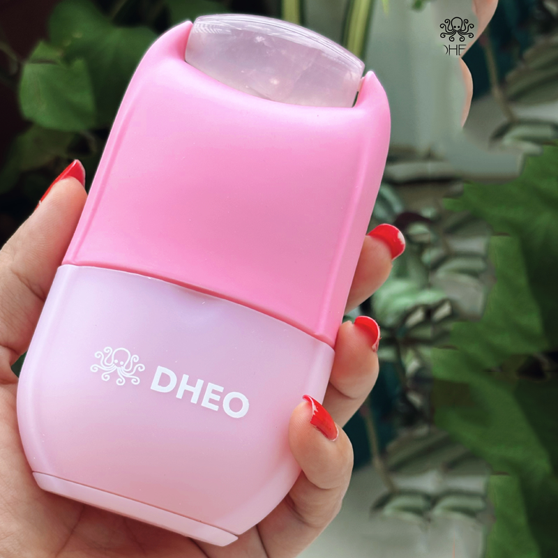 One Tool, Double Benefits
Enjoy the natural benefits of Rose Quartz and the instant refreshment of an ice roller in one smart design. Great for relaxing, lifting, and depuffing your skin anytime.