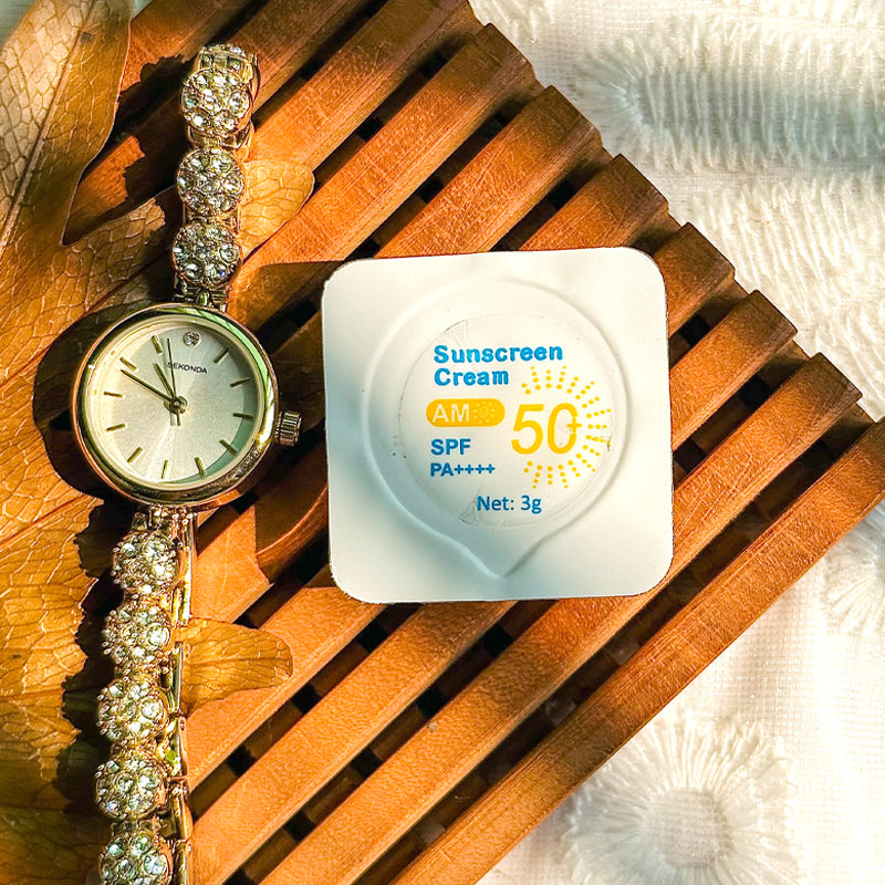 Powerful Defense, Gentle Formula
Formulated with Zinc Oxide and Vitamin E, these capsules protect against UVA/UVB rays while hydrating and nourishing even sensitive skin.