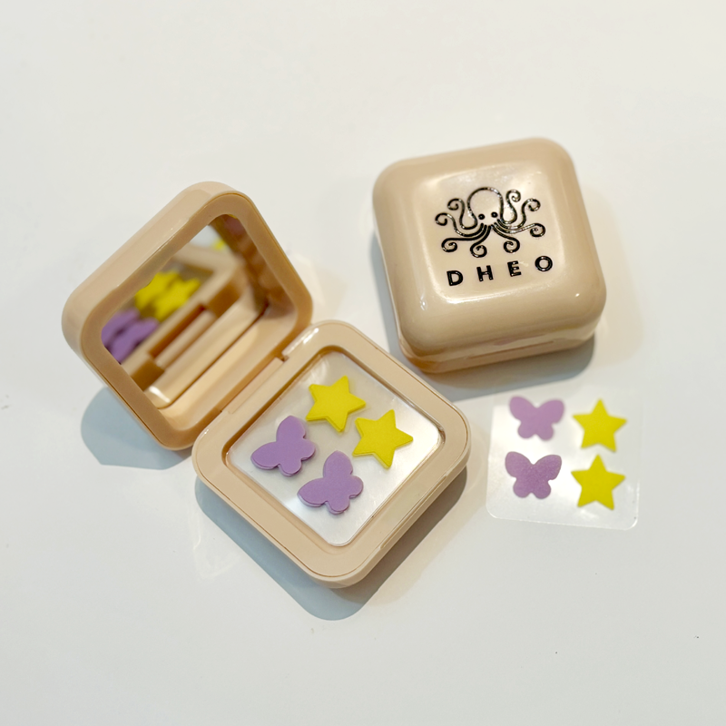 Smart skincare for busy days.
With 32 patches and a travel-friendly mirror case, DHEO helps you treat acne anywhere, anytime — safely and stylishly.