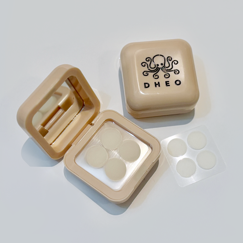 Target pimples easily, wherever you are.
DHEO's Salicylic Acid patches come with a compact mirror case — treat and cover breakouts in style.