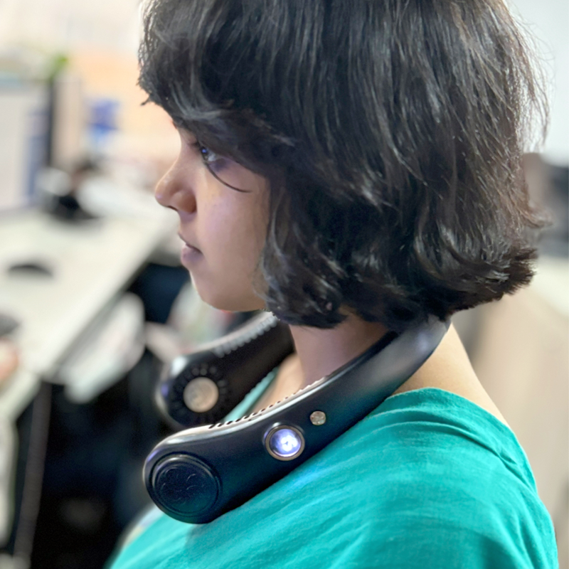 Beat the heat in style. Shoulder fan with 5-speed settings – from soft night wind to strong circulation