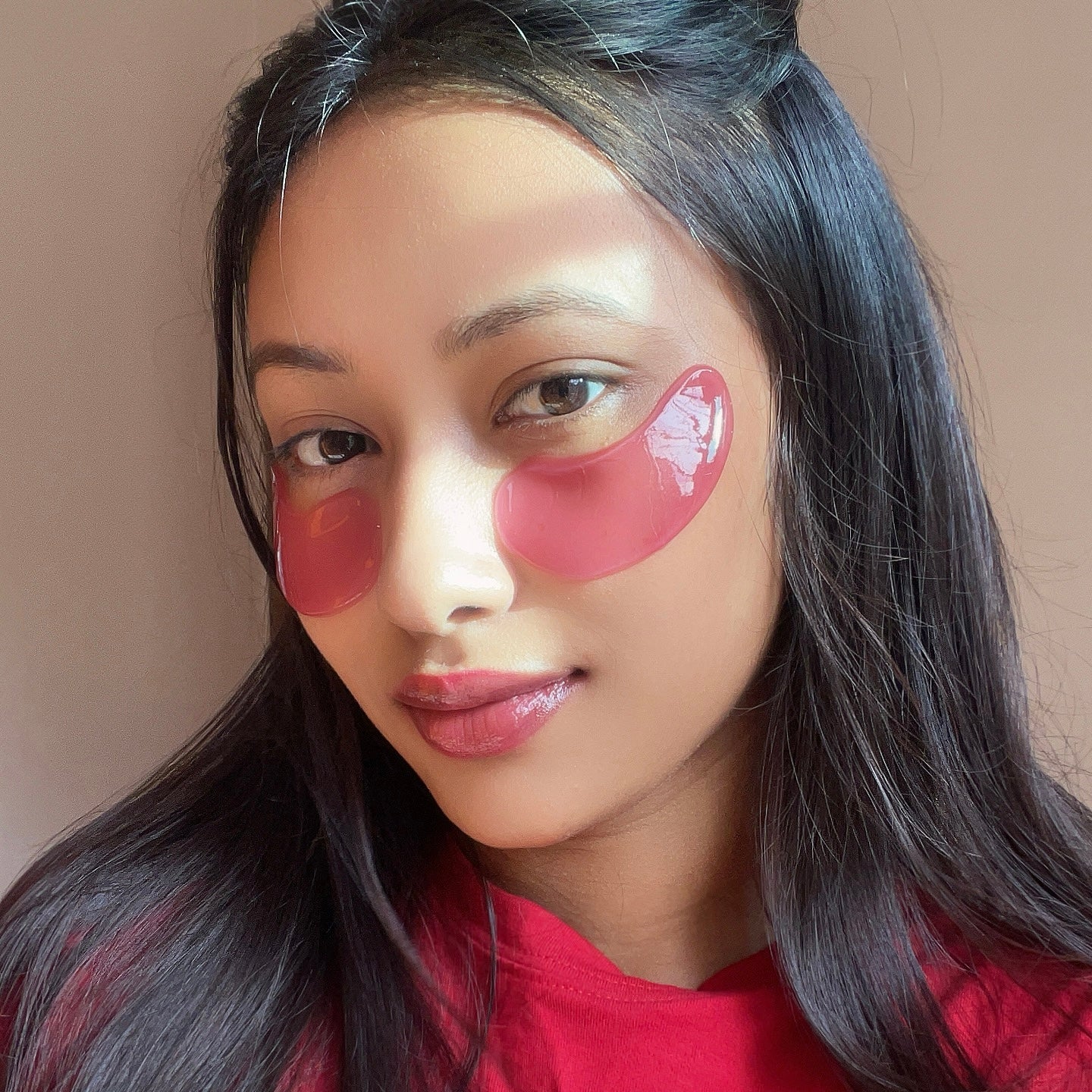 Soothing Collagen Eye Patch with deep sea fish collagen, hyaluronic acid, and licorice to hydrate, brighten, and reduce puffiness.