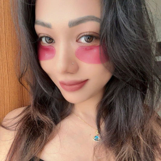 Soothing Eye Patches for puffiness and fine lines – infused with licorice flavonoids, nano-gold, and seaweed extract to nourish and firm delicate skin.