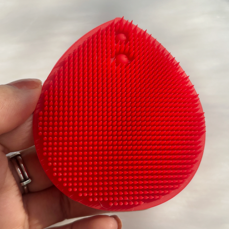 Gently exfoliate and cleanse your skin with the soft silicone finger brush. Use dry or with cleanser to remove dirt, makeup, and dead skin cells—prepping your face perfectly before cupping or skincare.