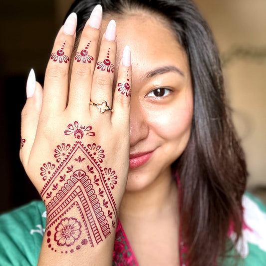 Express yourself with quick henna art.Apply with ease, remove when you please