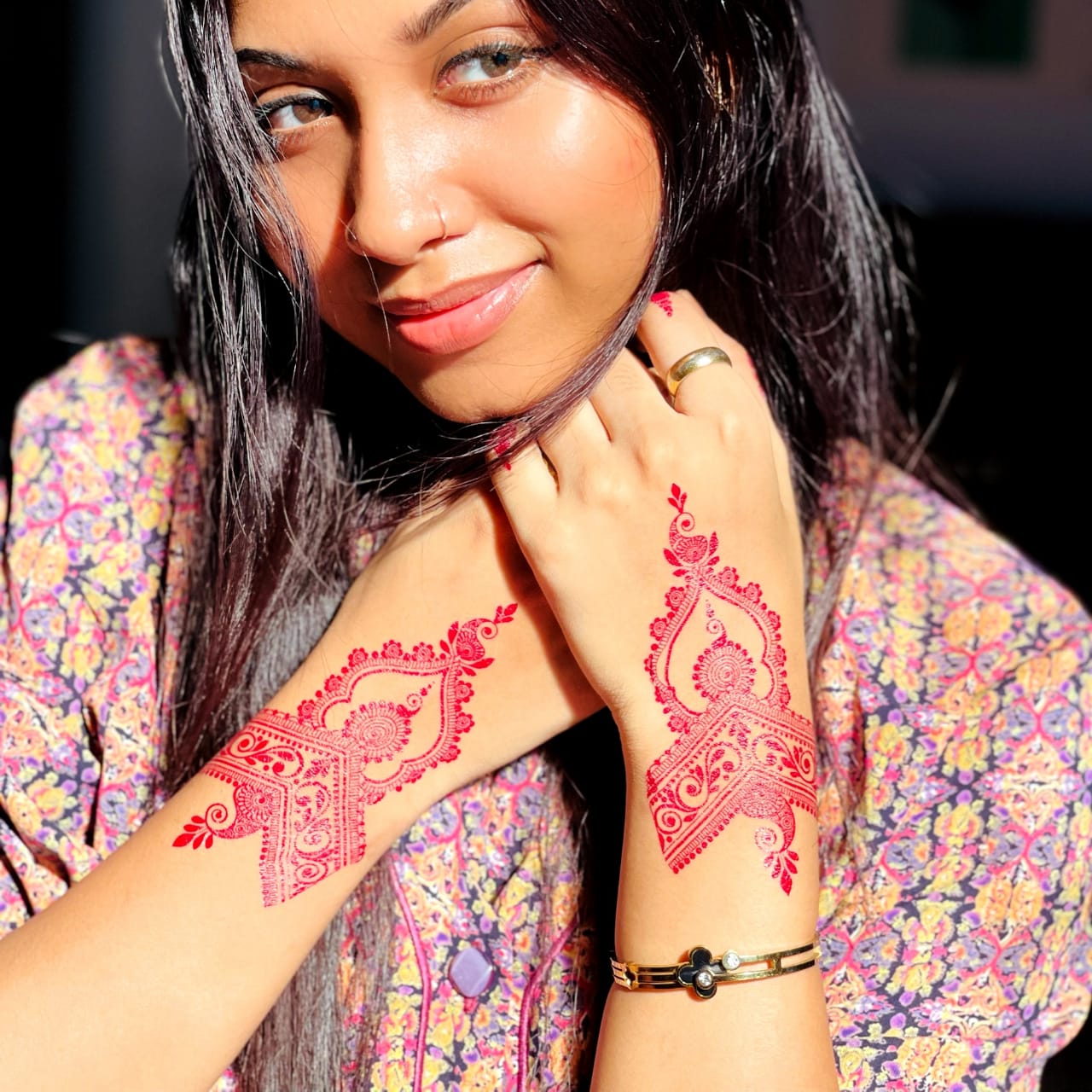 Stick-on henna you’ll love.Safe, simple, and totally stunning.