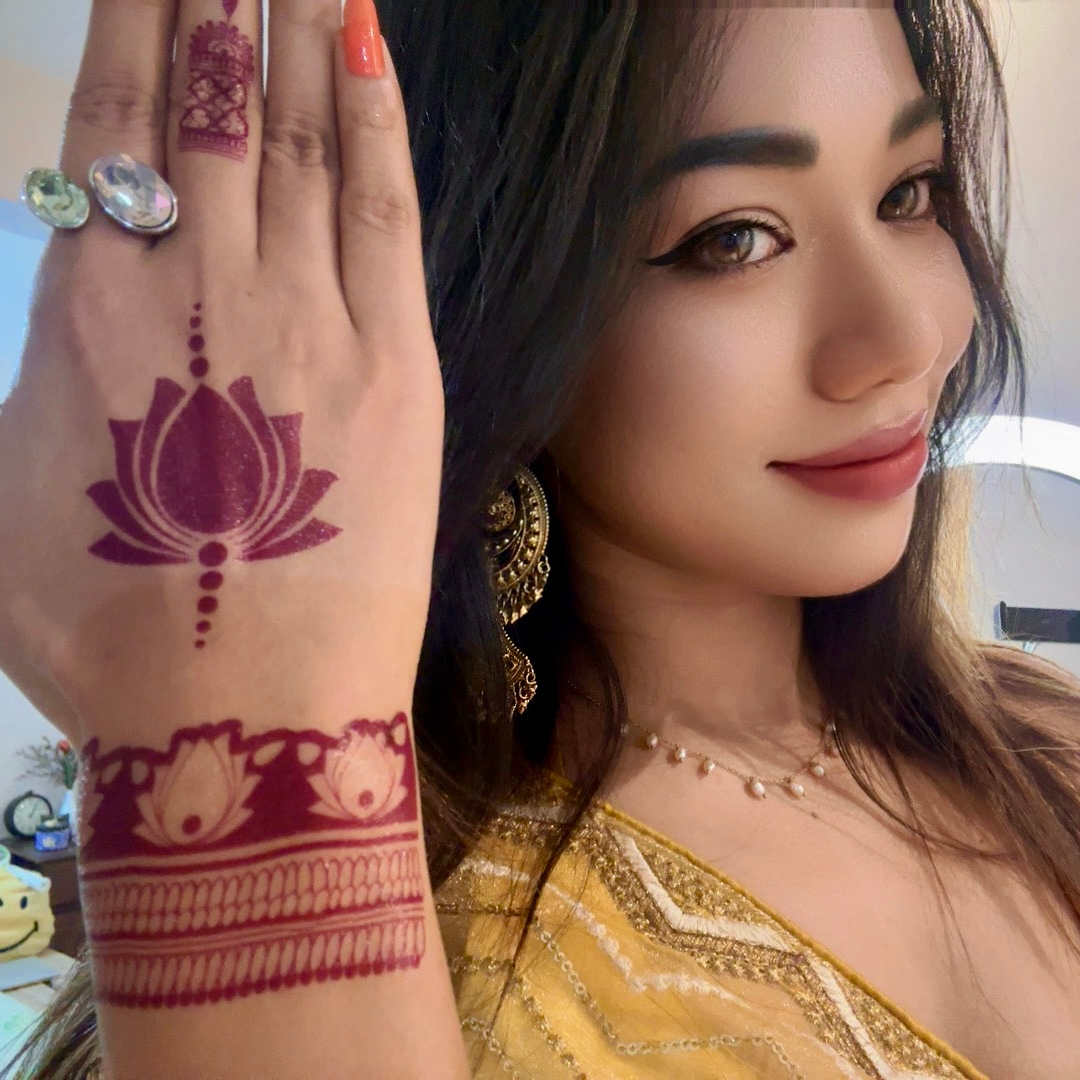 Henna tattoos for the bold and beautiful.Water, press, and let the design shine.