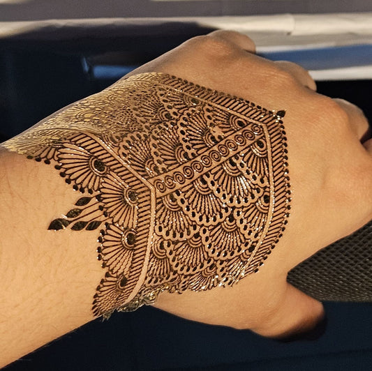 Get the look of real henna, instantly.No waiting, no mess—just press and reveal!