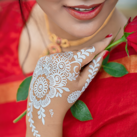 Impress with instant henna designs.Apply with a damp cloth and you're done!
