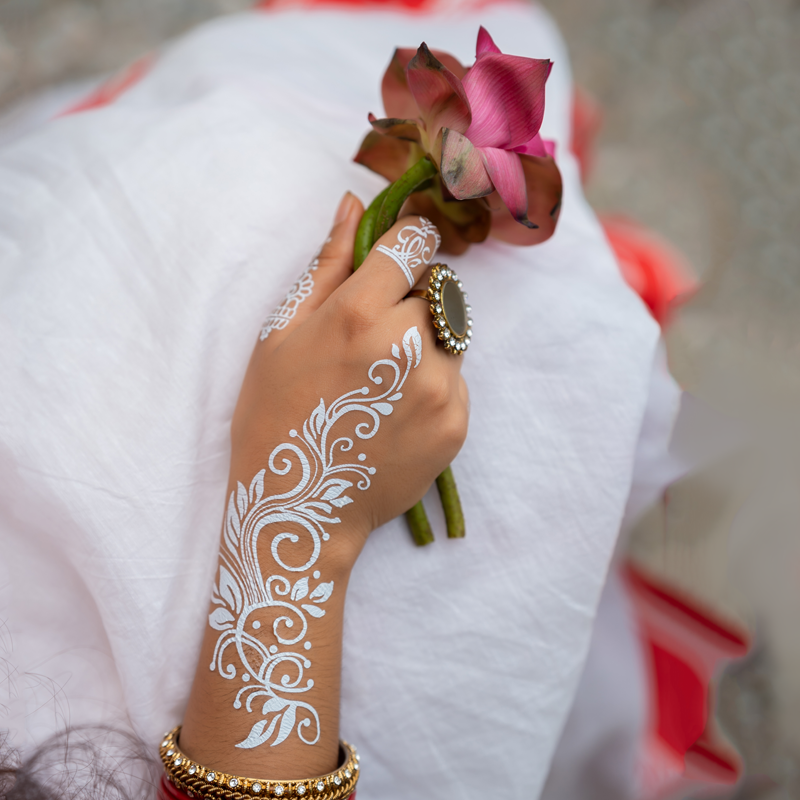 Enjoy a no-wait, no-dry henna experience from start to finish.

