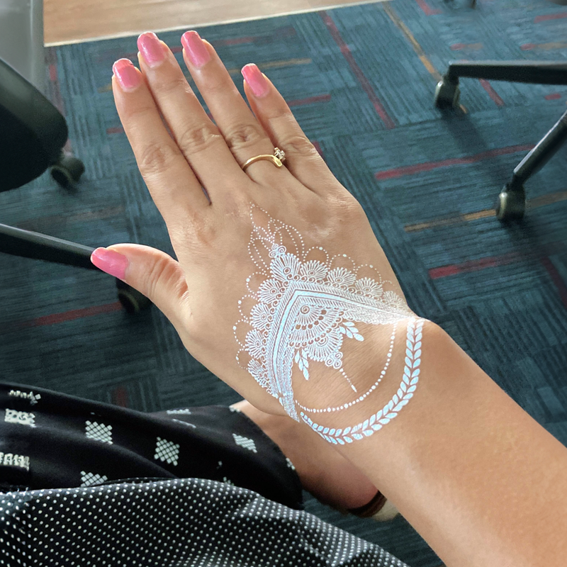 Safe alternative for allergic users who can’t use natural henna paste.