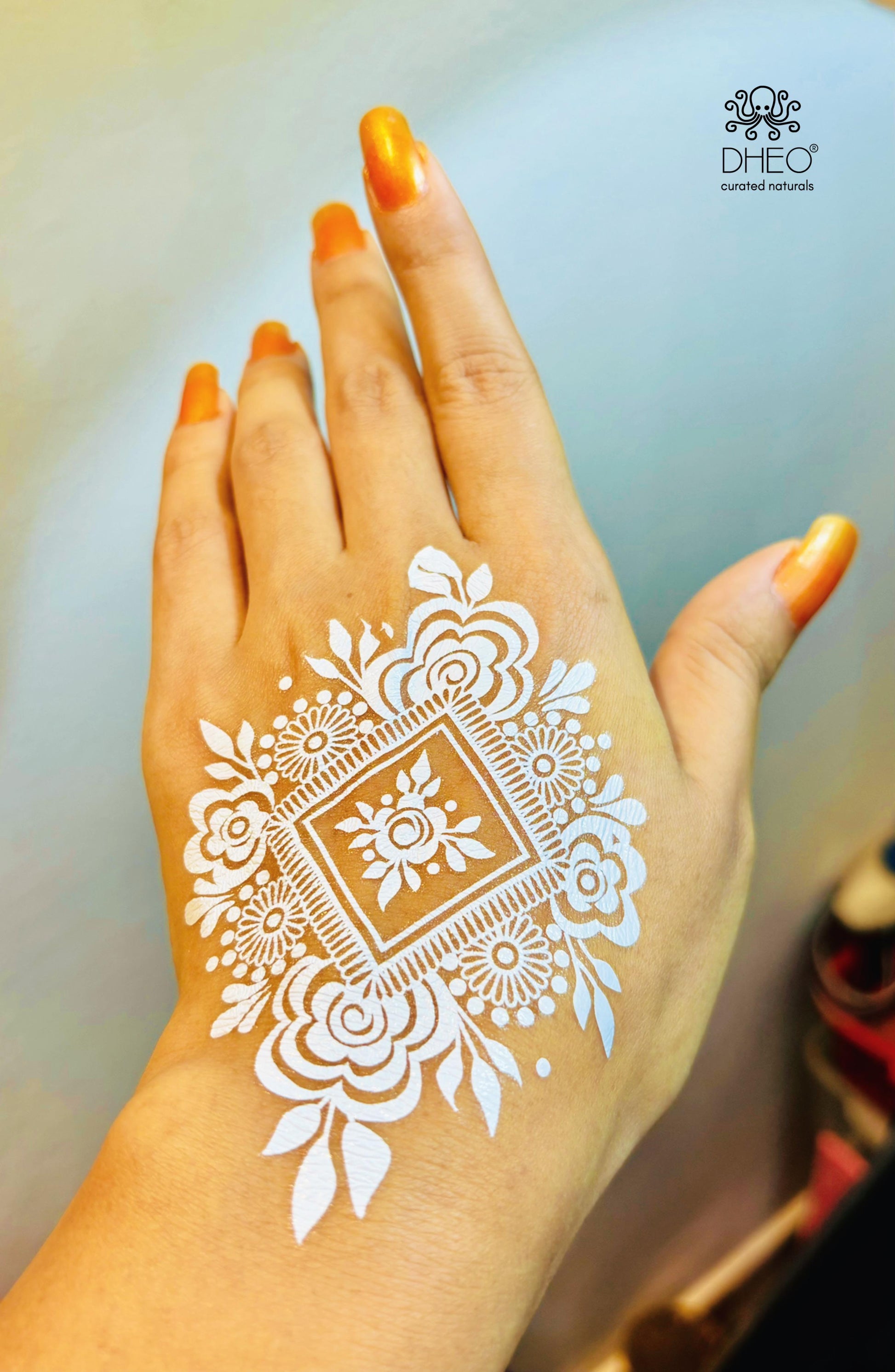 Your mess-free alternative to traditional henna cones.