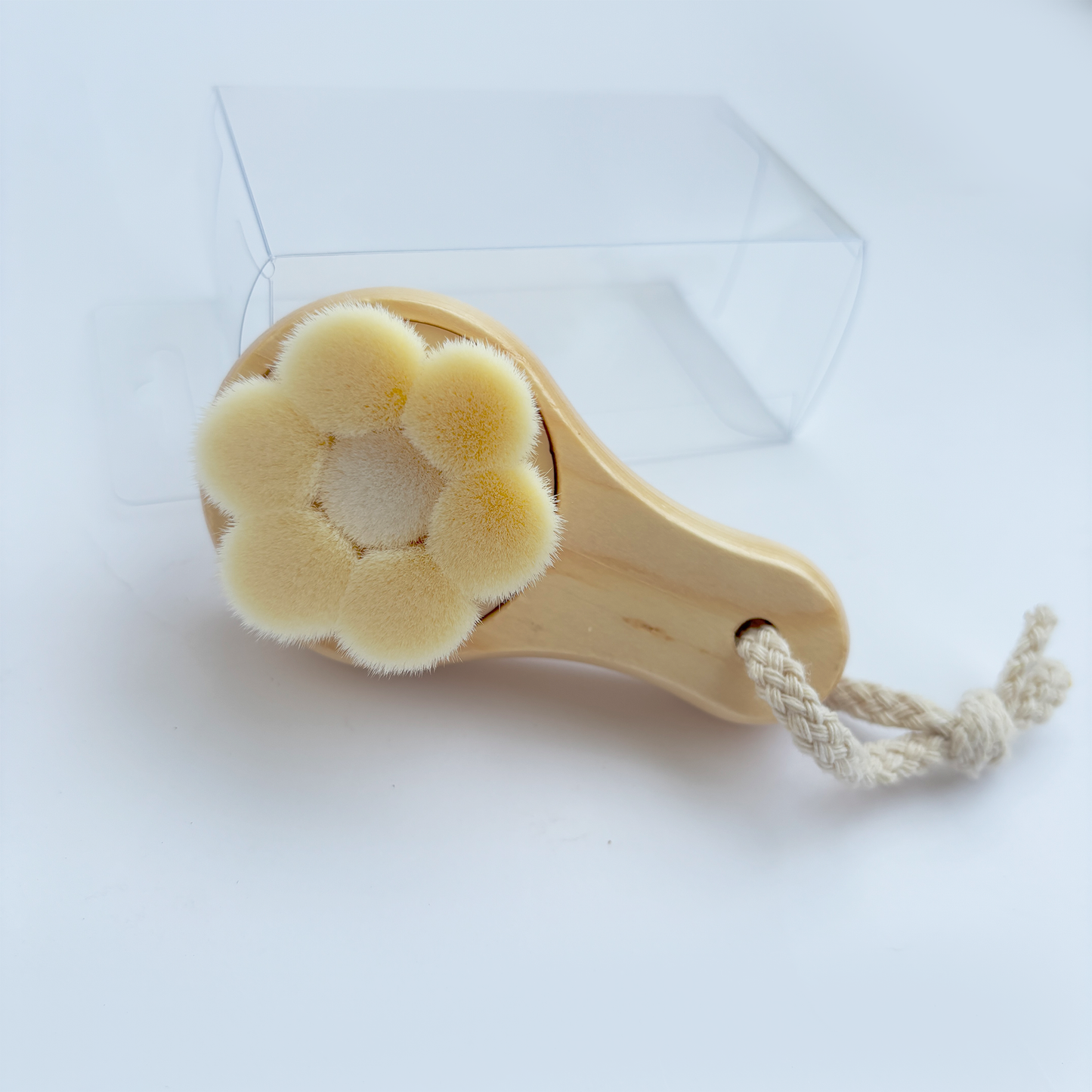 Gentle Exfoliation, Naturally
With ultra-soft 0.06mm synthetic bristles, this brush removes dirt and dead skin without irritation—leaving your skin smooth, refreshed, and glowing after every cleanse.

