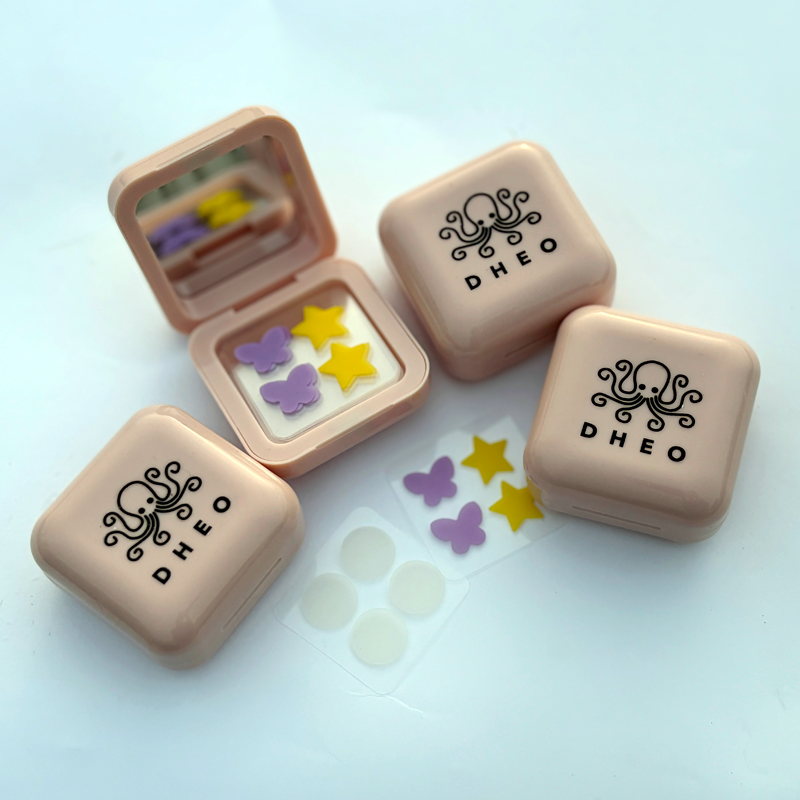 Fast-acting acne patches in a cute mirror case.
Infused with Salicylic Acid and Tea Tree Oil, these 32 patches reduce redness, absorb gunk, and look cute while doing it.

